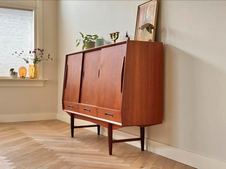 Vintage highboard kast Deens wandkast teak hout jaren 50/60, Huis en Inrichting, Kasten | Wandmeubels, Gebruikt, 100 tot 150 cm