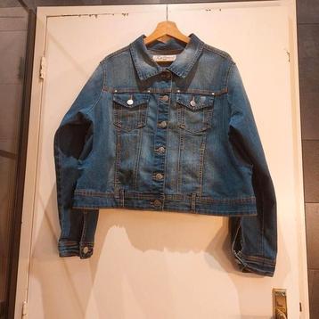 Jeansjasje van het merk Fitt Originals.  Maat 52 beschikbaar voor biedingen