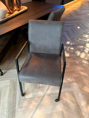 Eetkamerstoelen op wieltjes, 4 stuks beschikbaar voor biedingen