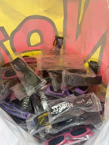 Partij festival brillen diverse kleuren 71 STUKS beschikbaar voor biedingen