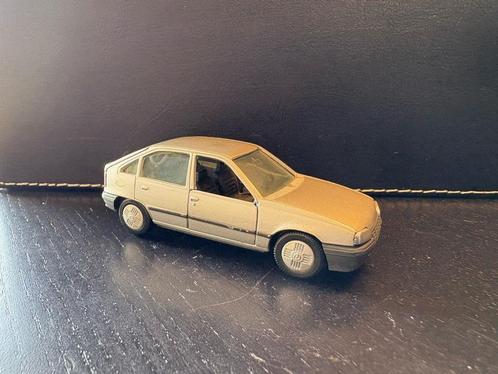 Aangeboden: Opel Kadett 6L 5deurs, Gama, Hobby en Vrije tijd, Modelauto's | 1:43, Zo goed als nieuw, Auto, Gama, Ophalen of Verzenden