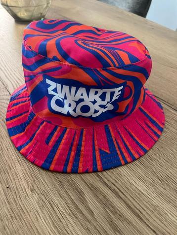 Zwarte Cross 2025 Groeven & Stooven buckethat collectorsitem beschikbaar voor biedingen