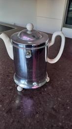 Koffiekan (Petrus Regout & Co) in warmtehouder (Benraad), Antiek en Kunst, Antiek | Servies los, Ophalen of Verzenden