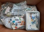 Doos vol met postzegels, Verzenden