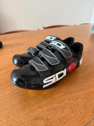 SIDI Wielrenschoenen Maat 41 + zonnebril Rabobank beschikbaar voor biedingen