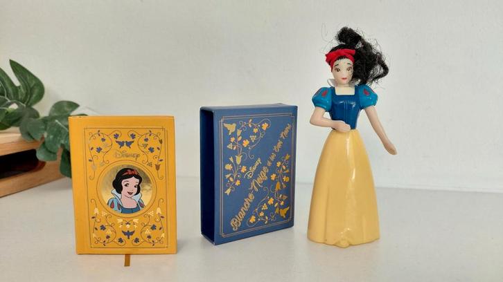 Sneeuwwitje Disney boekje en pop, Verzamelen, Disney, Zo goed als nieuw, Beeldje of Figuurtje, Sneeuwwitje of Doornroosje, Ophalen of Verzenden