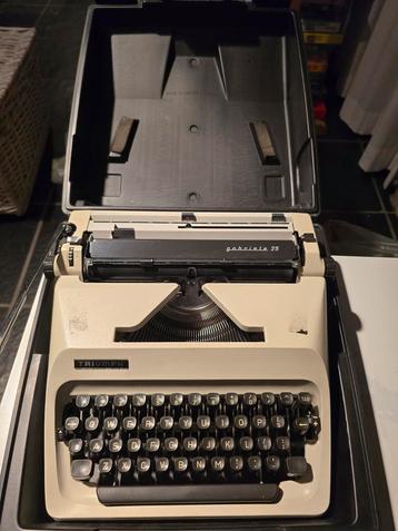 Triumph Gabriele 25 typemachine te koop.  beschikbaar voor biedingen