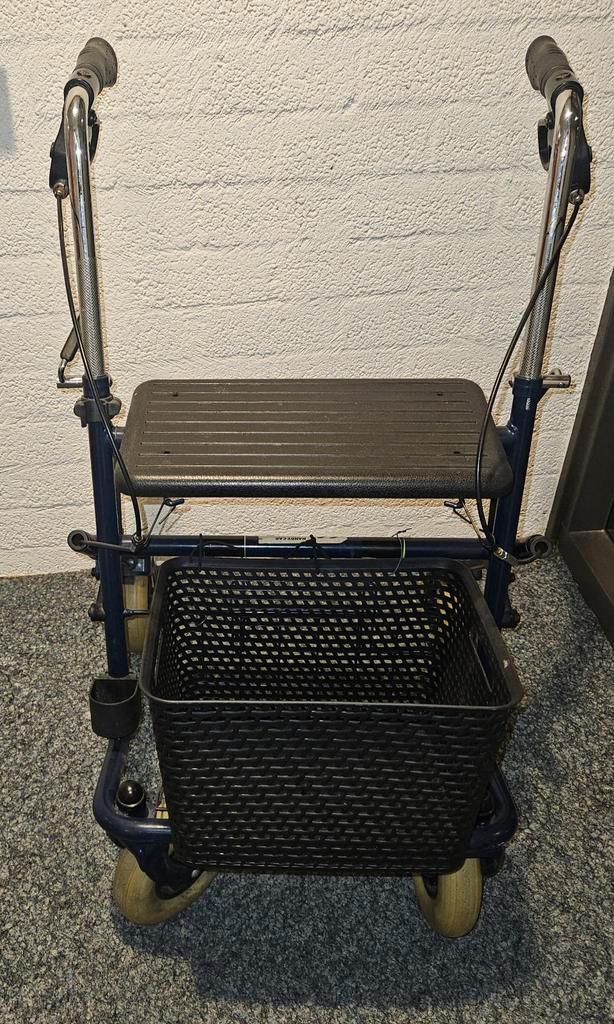 Gebruikte goedrijdende stevige rollator met mandje, Diversen, Rollators, Gebruikt, Ophalen