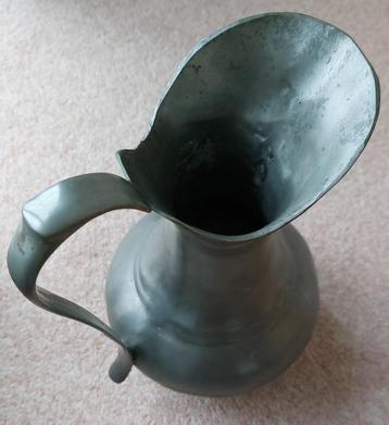 Antieke tinnen vaas gemerkt handgeklopt, 30 cm hoog,1819 gr. beschikbaar voor biedingen