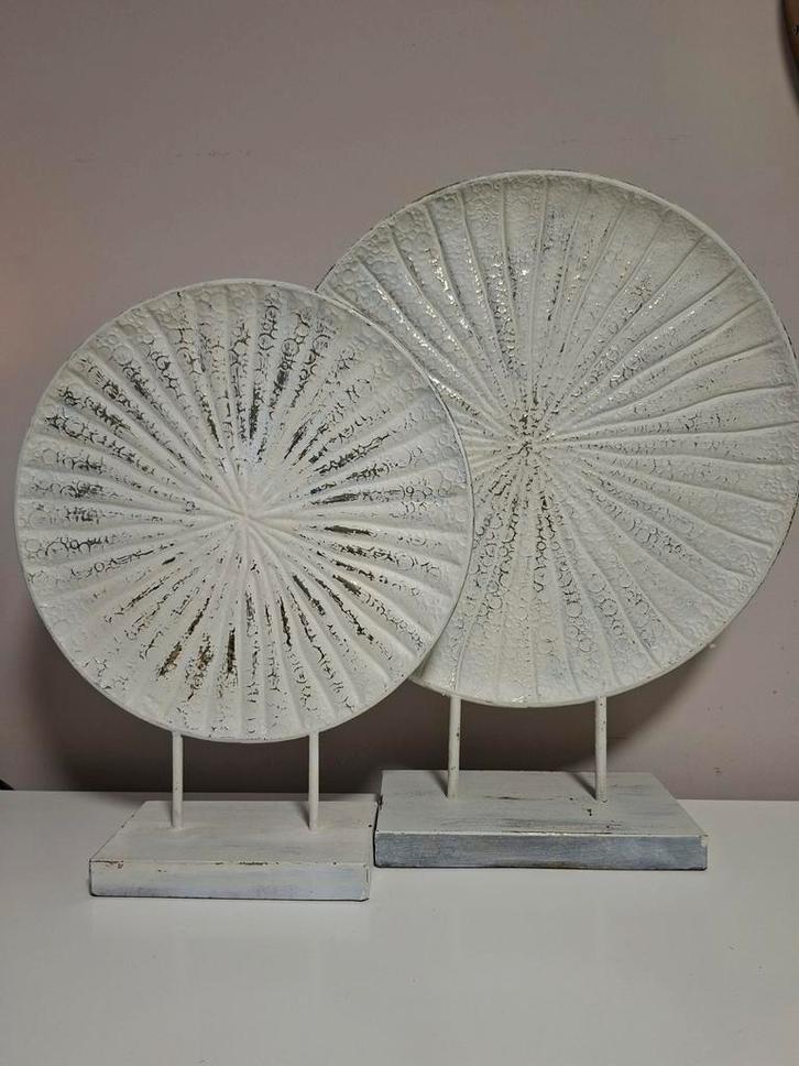 Decoratieve wit/goud metalen ornament op voet, Antiek en Kunst, Antiek | Woonaccessoires, Ophalen of Verzenden