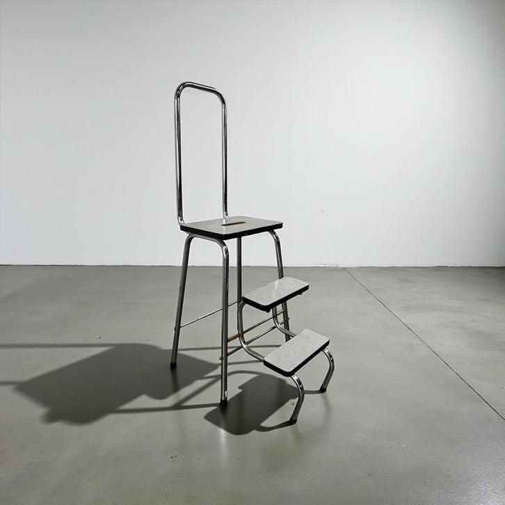 Vintage industriële opstapkruk / keukentrapje / mini ladder, Huis en Inrichting, Krukjes, Gebruikt, Hout, Ophalen