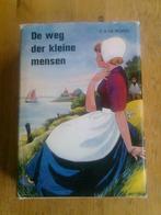 De weg der kleine mensen, door P.A. de Rover, Boeken, Ophalen of Verzenden, Gelezen