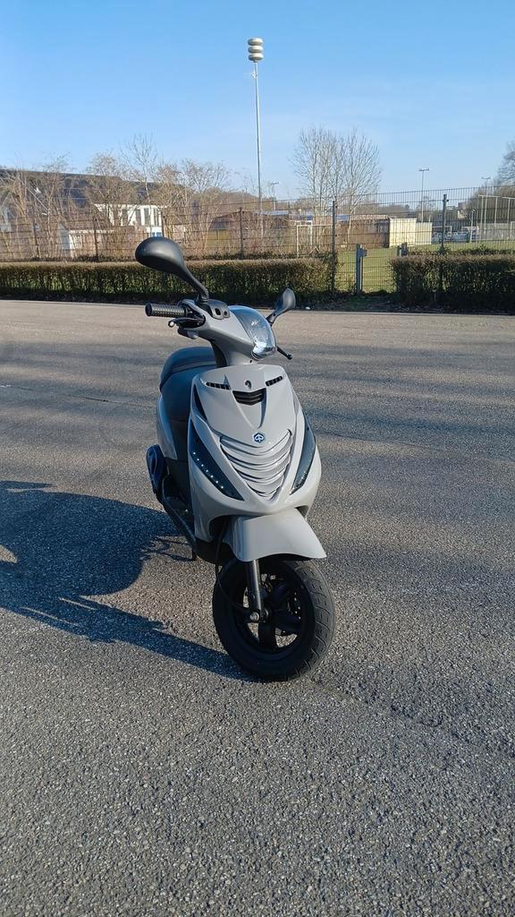 Piaggio zip 50cc, Fietsen en Brommers, Scooters | Piaggio, Zo goed als nieuw, Zip, Benzine, Ophalen of Verzenden