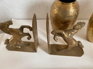 Antieke Messing/Brons Set: Boekensteunen, Vazen, Zwaard beschikbaar voor biedingen