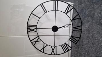 Wandklok 60cm beschikbaar voor biedingen
