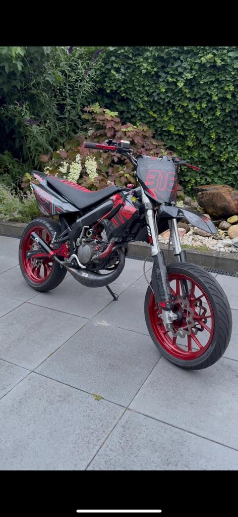 Derbi Senda DRD limited edition, Fietsen en Brommers, Brommers | Derbi, Zo goed als nieuw, Ophalen