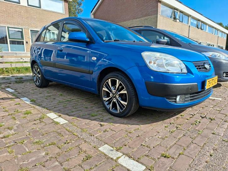 Kia Rio 1.4 16V, Auto's, Lancia, Particulier, Y, ABS, Airbags, Centrale vergrendeling, Elektrische buitenspiegels, Lichtmetalen velgen