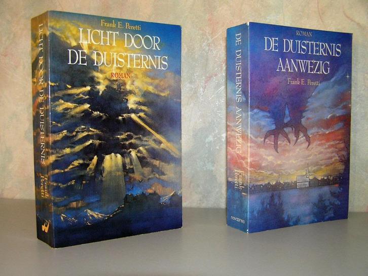 Frank Peretti - Licht en duisternis set (christelijk duet), Boeken, Romans, Zo goed als nieuw, Nederland, Ophalen of Verzenden