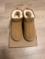 UGG mini laarzen, UGG, Bruin, Lage of Enkellaarzen, Nieuw