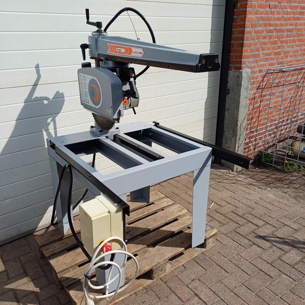 Maggi Junior 640 Radiaalzaag / Afkortzaag CE Geremd, Ophalen, Gebruikt