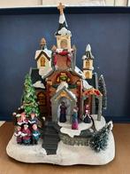 Verlicht kerkkoor met draaiend plateau en kerkgangers, Diversen, Kerst, Ophalen of Verzenden, Zo goed als nieuw