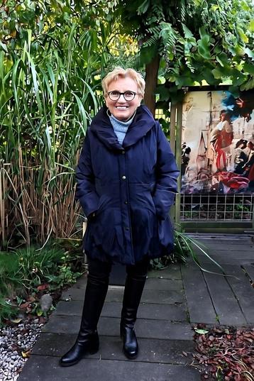 Stijlvolle damesjas voor de komende periode beschikbaar voor biedingen