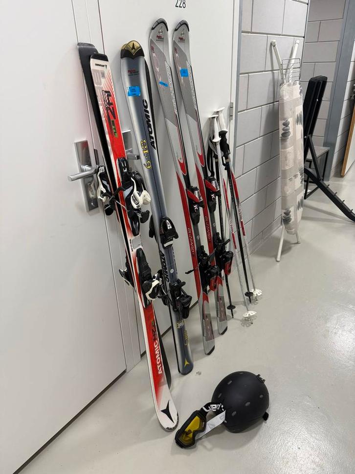 Atomic Ski Set met Helm & Bril, Sport en Fitness, Skiën en Langlaufen, Gebruikt, Ski's, Skiën, Atomic, Carve, 160 tot 180 cm, Ophalen
