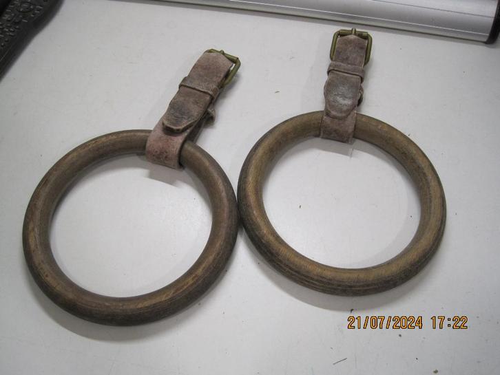 2 ringen hout uit gymzaal vintage 23,5 cm dia (310), Antiek en Kunst, Curiosa en Brocante, Ophalen of Verzenden