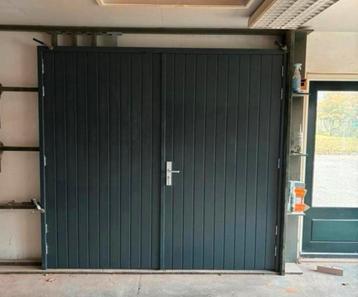 Houten garagedeuren compleet 2500 x 2300 beschikbaar voor biedingen