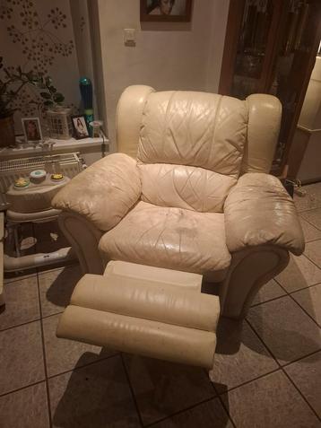 Gratis Lederen relax Fauteuil + Hocker (Bezorging mogelijk) beschikbaar voor biedingen
