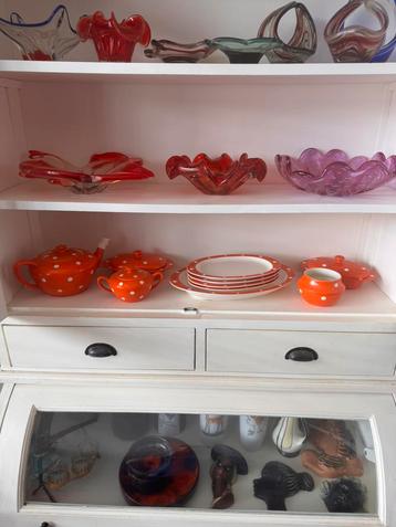Retro seventies servies 14 delig. Oranje met witte stippen. beschikbaar voor biedingen