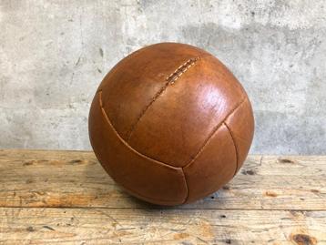 Vintage leren lederen medicijnbal | leather medicine ball beschikbaar voor biedingen