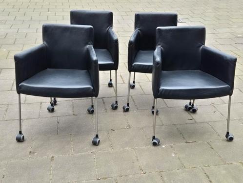 Design fauteuils LABEL Model Tiba zwart leer wielen stoelen, Huis en Inrichting, Stoelen, Gebruikt, Vier, Leer, Metaal, Zwart