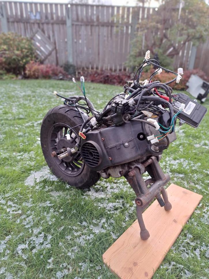 La Souris 50cc motorblok incl. kabelboom. Volledig origineel, Fietsen en Brommers, Brommeronderdelen | Scooters, Overige merken