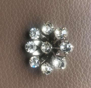 Broche met strass steentjes beschikbaar voor biedingen