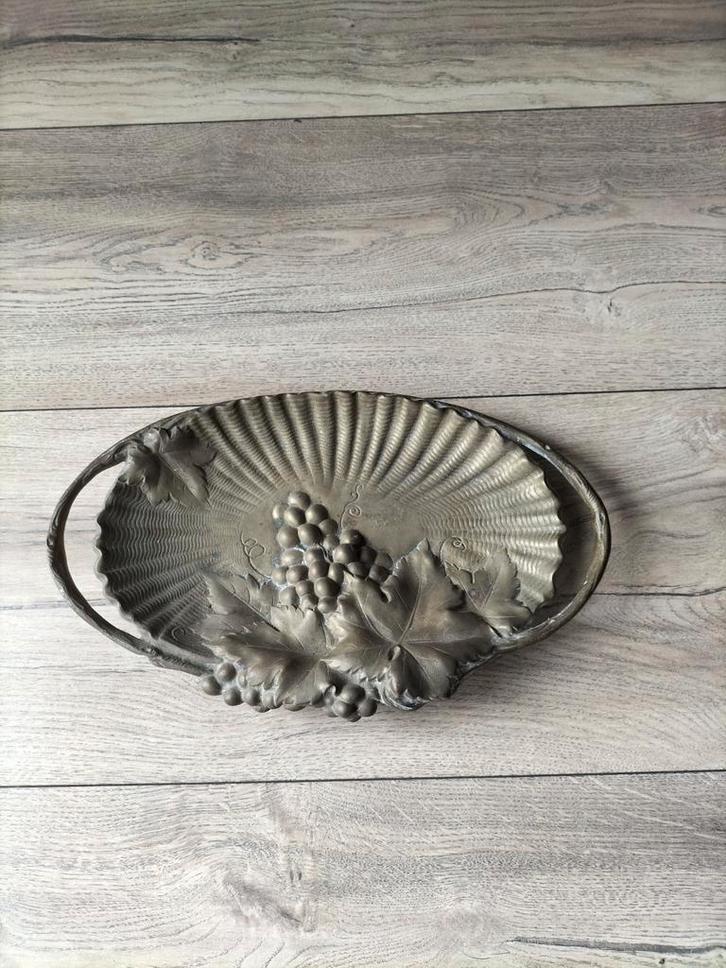 Vintage Fruitschaal met Druivenmotief, Antiek en Kunst, Antiek | Schalen, Ophalen of Verzenden