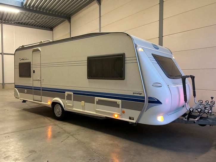 Caravan hobby, Caravans en Kamperen, Caravans, Particulier, tot en met 4, 1000 - 1250 kg, Rondzit, Hobby, 2 aparte bedden, Omvormbare zithoek