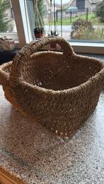 Oerdegelijke mand met hengsel. Ijzeren frame, Ophalen, Zo goed als nieuw, Rond, Riet