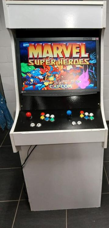 arcade kast  met 24inch scherm! + 8800 games 2 players beschikbaar voor biedingen
