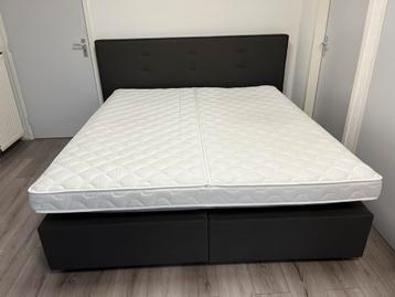 Boxspringlook waterbed 180-200 van 3295 nu 2500 beschikbaar voor biedingen