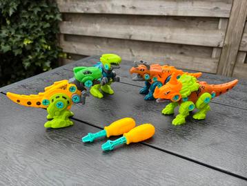 Dino’s montage - twee setjes te koop 3D puzzelen beschikbaar voor biedingen