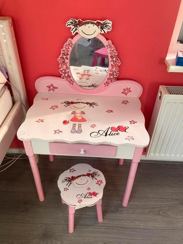 Make-Up tafel kind beschikbaar voor biedingen