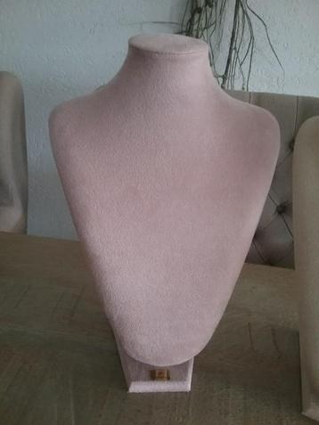 KETTING BUSTE..  ( SIERADEN HOUDER ). beschikbaar voor biedingen