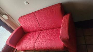 Gratis bank en poef beschikbaar voor biedingen