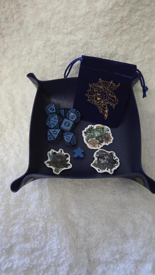 Diepblauwe DnD Set met Mysterieuze Vibe Dungeons & Dragons, Hobby en Vrije tijd, Gezelschapsspellen | Overige, Nieuw, Ophalen of Verzenden