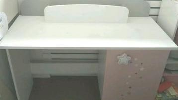 Mooi kinderbureau - 113x50x74 cm beschikbaar voor biedingen