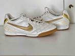 Nike Tiempo Wit Goud Maat 42.5 - Nieuw, Wit, Nieuw, Ophalen of Verzenden, Sneakers of Gympen