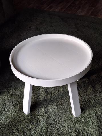 Leuke, witte salontafel, ook als bijzettafel te gebruiken beschikbaar voor biedingen