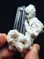 ZWARTE TOERMALIJN EN ALBIET, PAKISTAN, Ophalen of Verzenden, Mineraal