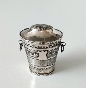 Oud Zilveren lodereindoosje lodereinmandje Nederlands Zilver beschikbaar voor biedingen